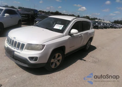 2016 Jeep Compass Latitude z USA, uszkodzony, nr VIN 1C4NJCEA5GD636616